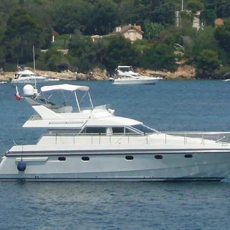 Πλωτό κατάλυμα Raxul Boat *