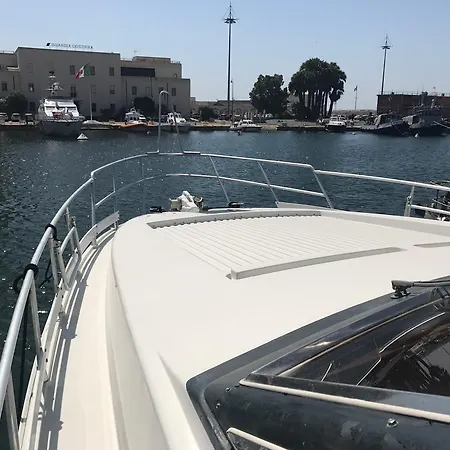 Πλωτό κατάλυμα Raxul Boat Κάλιαρι
