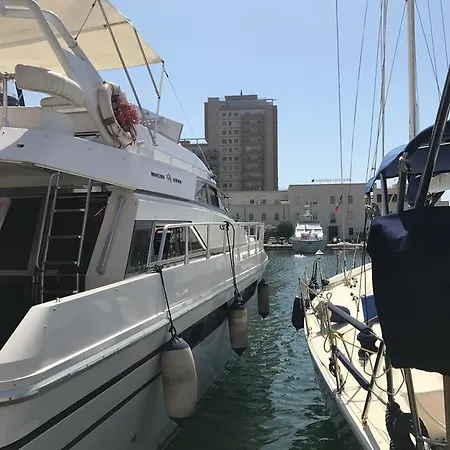Raxul Boat Πλωτό κατάλυμα