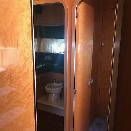 Raxul Boat Πλωτό κατάλυμα *