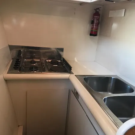 Raxul Boat Πλωτό κατάλυμα Κάλιαρι