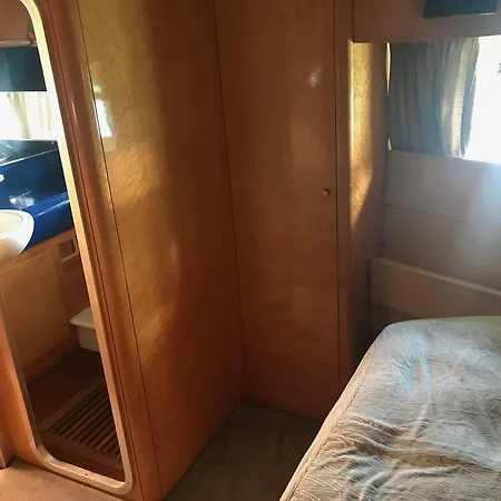 Πλωτό κατάλυμα Raxul Boat Κάλιαρι